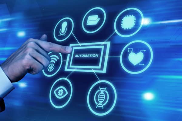 איך למידת מכונה משנה את חיי היומיום שלנו: היישומים הכי מדהימים